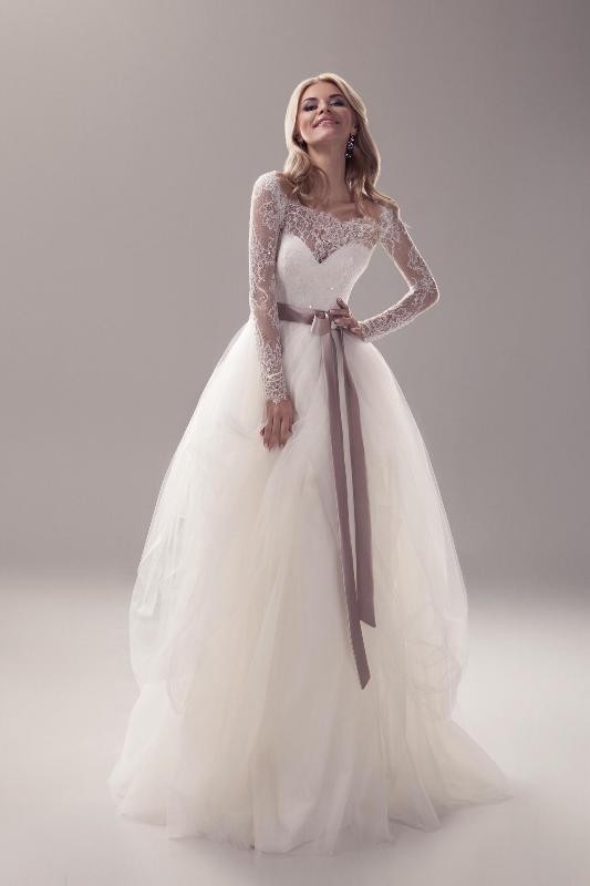 84+ Coolest Wedding Dresses for Muslim Brides 30 Muslim wedding dresses 28 84+ Coolest Wedding Dresses for Muslim Brides - 30