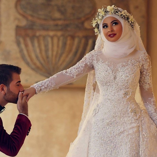Muslim-wedding-dresses-59 84+ Coolest Wedding Dresses for Muslim Brides in 2020