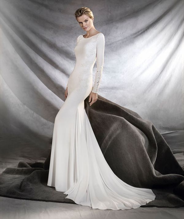 84+ Coolest Wedding Dresses for Muslim Brides 75 Muslim wedding dresses 73 84+ Coolest Wedding Dresses for Muslim Brides - 75