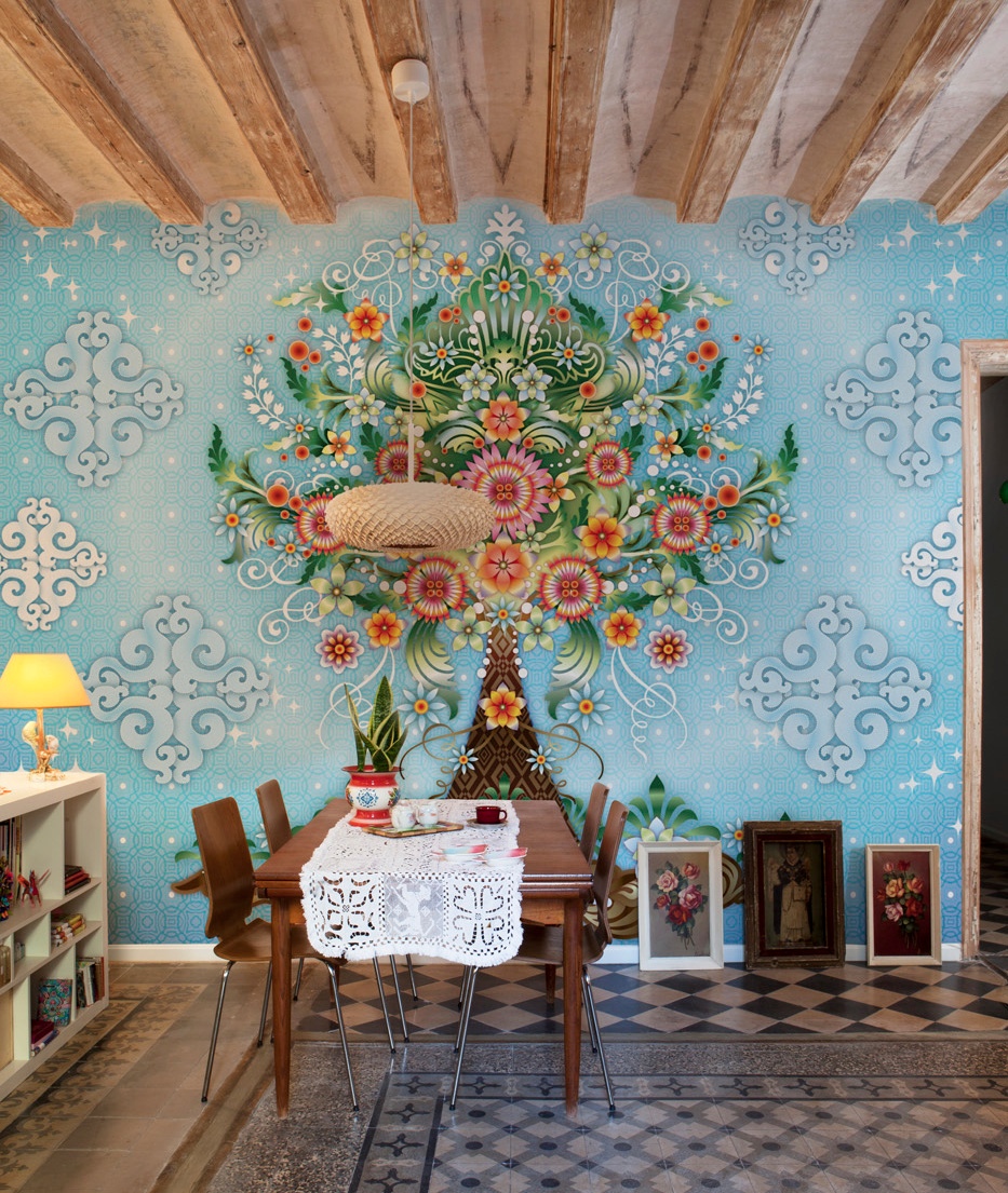 10 Ways to Add Glam to Your Hollywood Home 10 illustrative wallpaper design 10 Ways to Add Glam to Your Hollywood Home - 10
