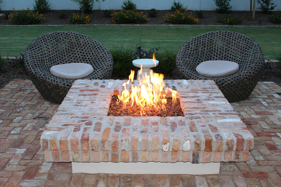 outdoor settiing amber fireplace 1 8 Delightful and Affordable Fire pit Decoration Designs - 37