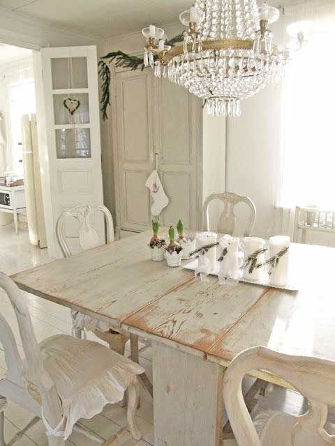 Rags and Riches: How to Upcycle Furniture For a Shabby Chic Aesthetic 4 Get Outside Your Comfort Zone shabby chic décor Rags and Riches: How to Upcycle Furniture For a Shabby Chic Aesthetic - 4