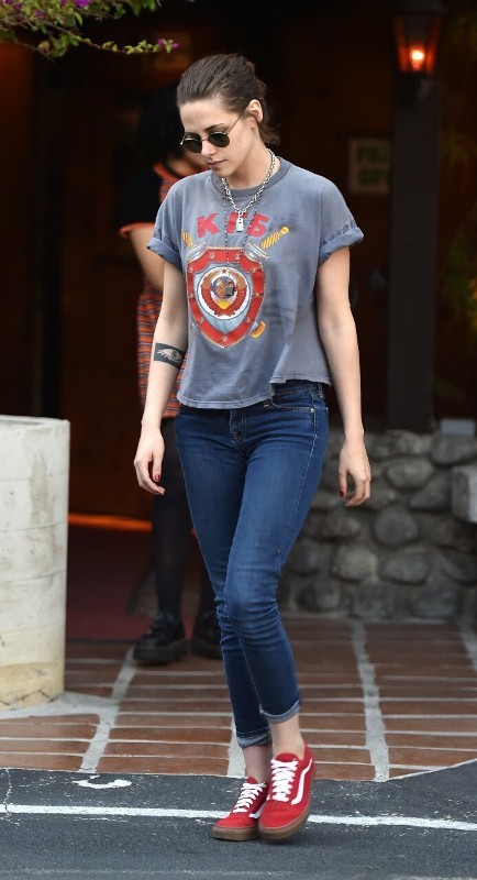 10+ Coolest Back-to-School Outfit Ideas This Year 178 catchy tees for school 10+ Coolest Back-to-School Outfit Ideas This Year - 178