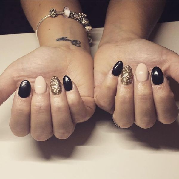 glitter nail art ideas 110 89+ Glitter Nail Art Designs for Shiny & Sparkly Nails - 112