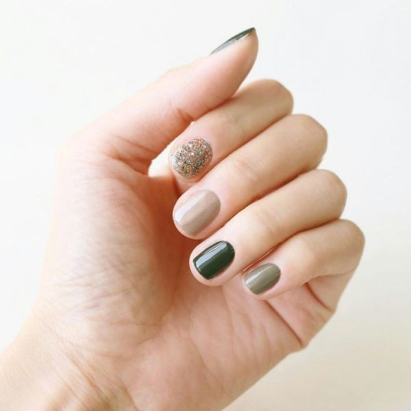 glitter nail art ideas 116 89+ Glitter Nail Art Designs for Shiny & Sparkly Nails - 118