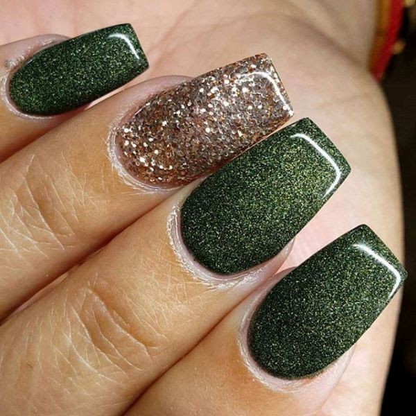 glitter nail art ideas 135 89+ Glitter Nail Art Designs for Shiny & Sparkly Nails - 137