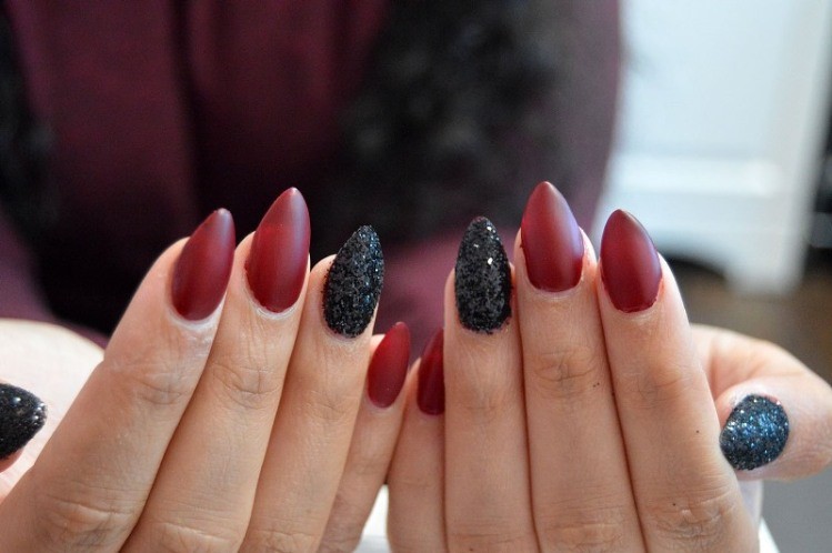 glitter nail art ideas 206 89+ Glitter Nail Art Designs for Shiny & Sparkly Nails - 208