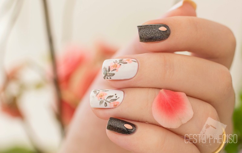 glitter nail art ideas 217 89+ Glitter Nail Art Designs for Shiny & Sparkly Nails - 219