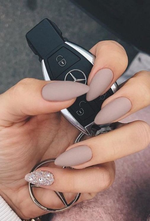 glitter nail art ideas 35 89+ Glitter Nail Art Designs for Shiny & Sparkly Nails - 37