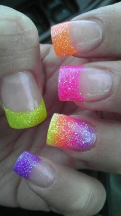 glitter nail art ideas 5 89+ Glitter Nail Art Designs for Shiny & Sparkly Nails - 7