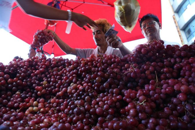 grapes-Philippines-new-year-675x450 New Year around the World.. One Event, Various Traditions