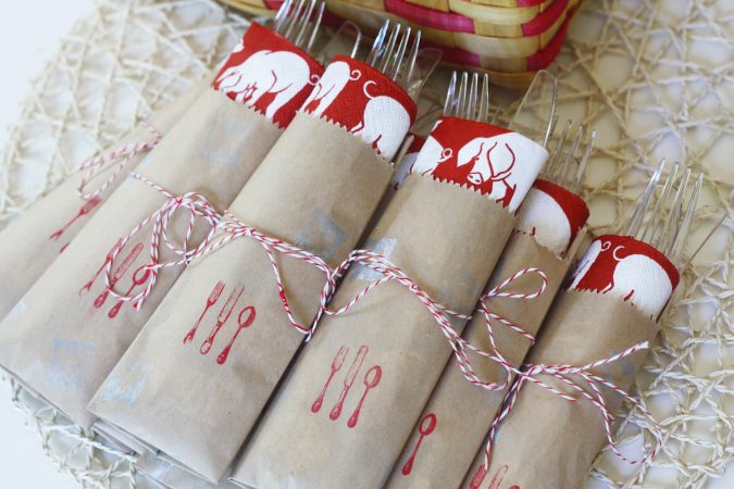 15 Exciting Road Trip Hacks for Unbelievably Happy Times 9 paper bags with napkins and plastic utensils paper cutlery pouches 30A 15 Exciting Road Trip Hacks for Unbelievably Happy Times - 9