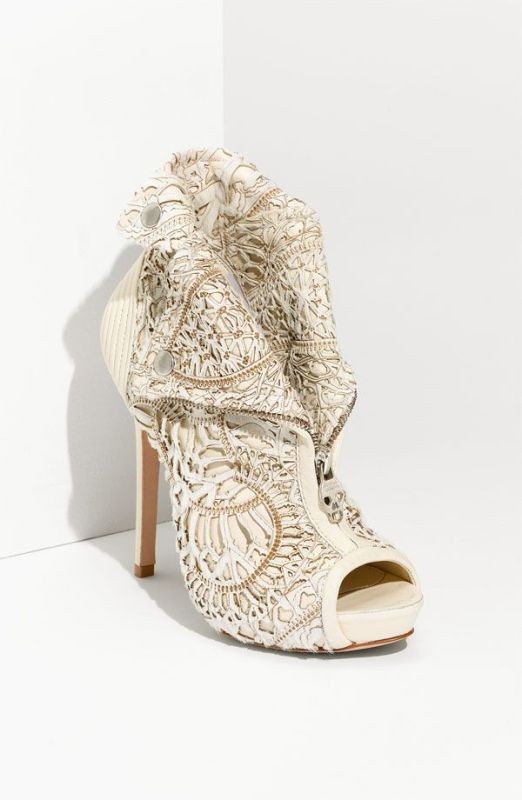 white-wedding-shoes-3 83+ Most Fabulous White Wedding Shoes in 2021