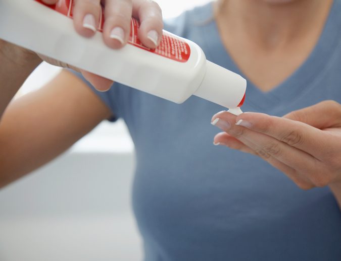 how to Avoid and Soothe Adios razor burns! 8 hydrating the skin skimping on sunscreen how to Avoid and Soothe Adios razor burns! - 8