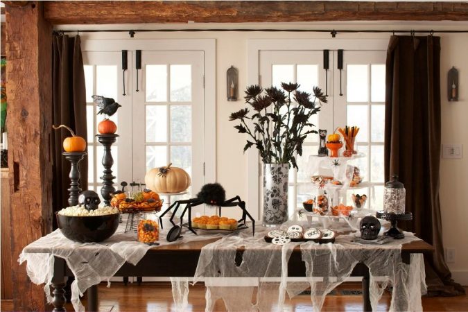 indoor Halloween Decoration and party 15 Creative Ideas for Hosting Party in Small Spaces - 9