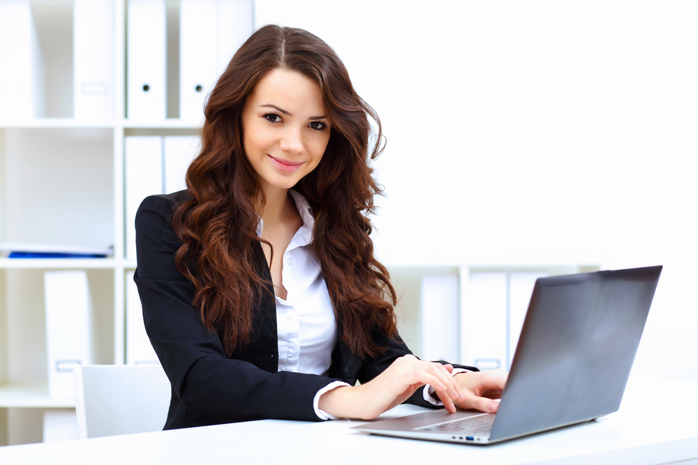 young-business-woman-in-office-1 12 Helpful Grooming Tips For Women in Traditional Workplaces
