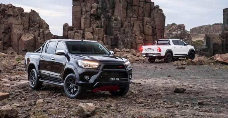 2017 toyota hilux 7 Reasons Why Toyota HiLux sets new sales record - cars with unique shapes 1