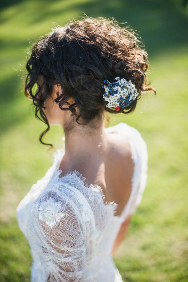 Curly Queen1 12 Wedding Day Killer Hairstyles for Curly Hair - 16