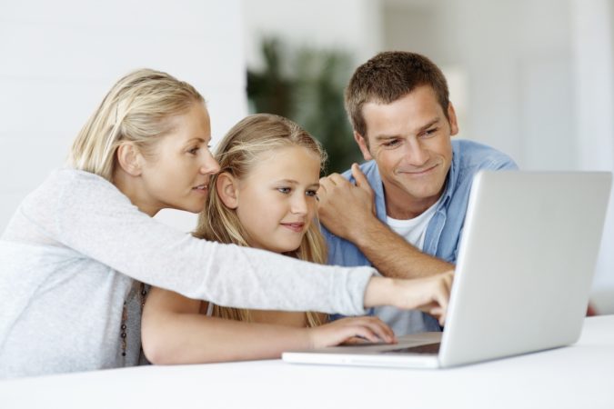 Top 10 Exclusive Tips to Find Cheapest Hotel Deals 3 Parents Kids using laptop Top 10 Exclusive Tips to Find Cheapest Hotel Deals - 3