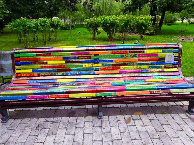 Rainbow-bench1 15 killer Garden Bench Decoration Ideas