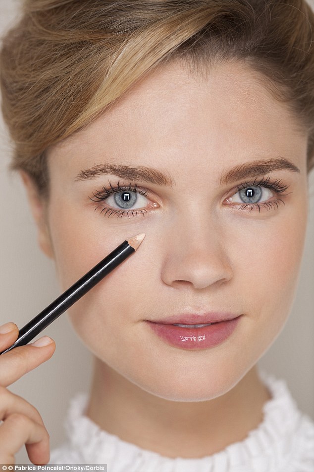 apply some of the concealer above your eye Get Whiter Eye Whites with These 7 Exclusive Tips! - 10