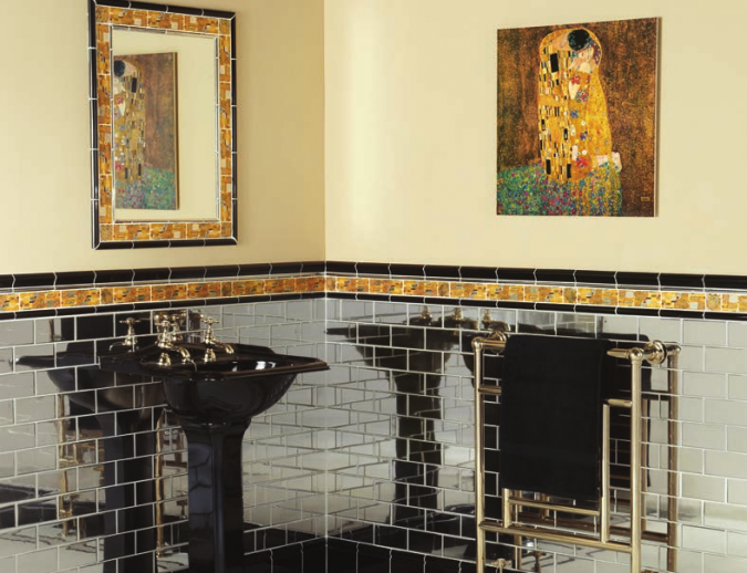 7 Unique Ways to Get Luxury Hotel Bathroom at Home 14 bathrook with an artwork 7 Unique Ways to Get Luxury Hotel Bathroom at Home - 14