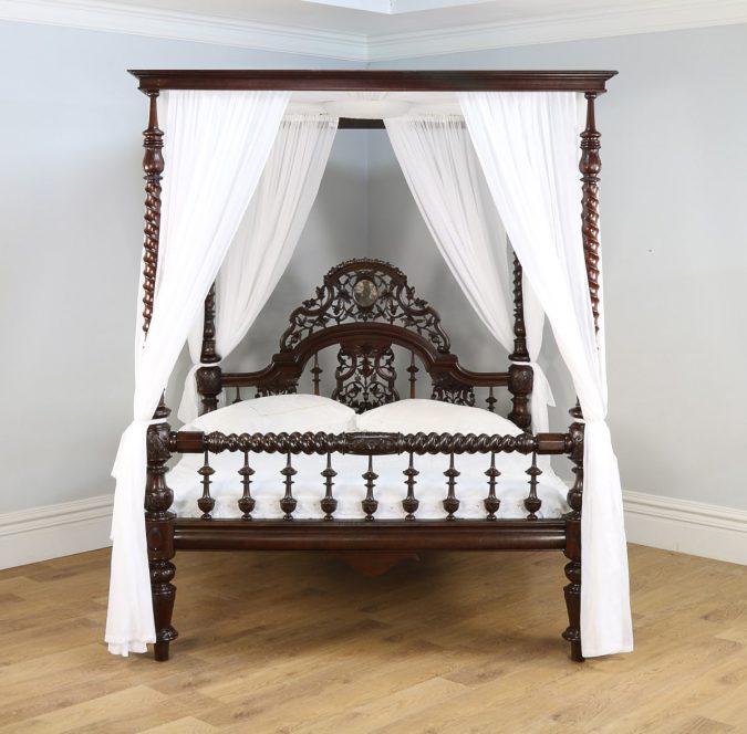 canopy-bed-mixed-style-675x664 Canopy Beds through History... 35+ Bedroom Designs