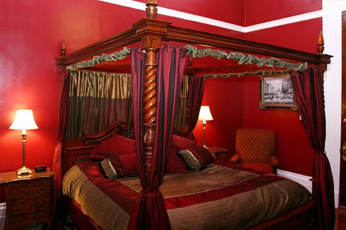 classic canopy bed romantic bedroom Canopy Beds through History... 35+ Bedroom Designs - 11