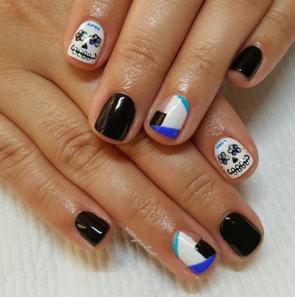 85+ Seriously Spooky Halloween Nail Art Ideas 113 halloween nail ideas 110 85+ Seriously Spooky Halloween Nail Art Ideas - 113