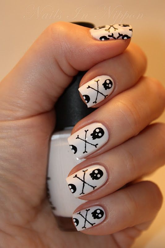 85+ Seriously Spooky Halloween Nail Art Ideas 11 halloween nail ideas 12 85+ Seriously Spooky Halloween Nail Art Ideas - 11