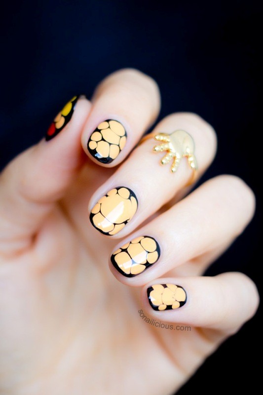 85+ Seriously Spooky Halloween Nail Art Ideas 12 halloween nail ideas 13 85+ Seriously Spooky Halloween Nail Art Ideas - 12