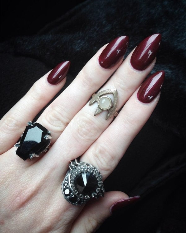 85+ Seriously Spooky Halloween Nail Art Ideas 138 halloween nail ideas 135 85+ Seriously Spooky Halloween Nail Art Ideas - 138