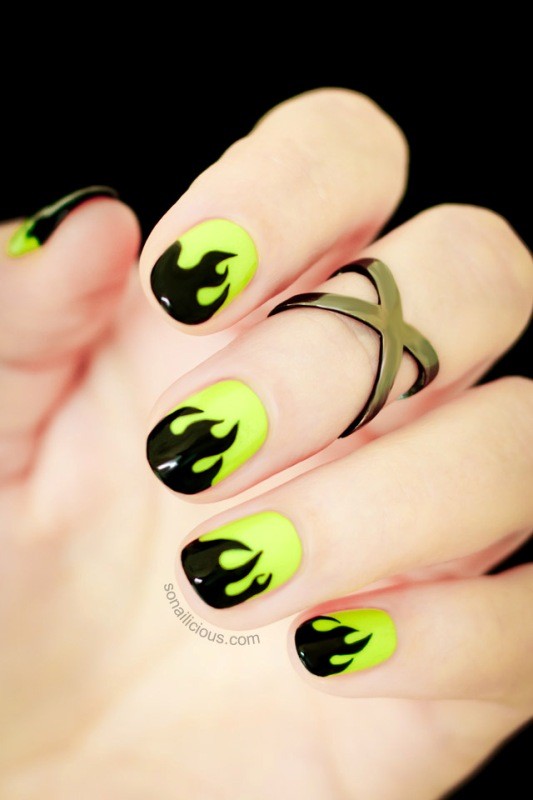 85+ Seriously Spooky Halloween Nail Art Ideas 13 halloween nail ideas 14 85+ Seriously Spooky Halloween Nail Art Ideas - 13