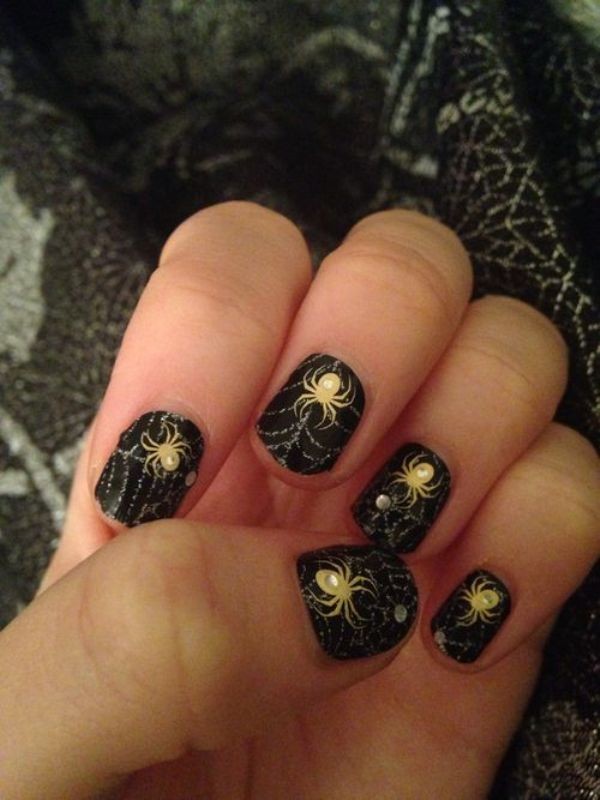 85+ Seriously Spooky Halloween Nail Art Ideas 151 halloween nail ideas 148 85+ Seriously Spooky Halloween Nail Art Ideas - 151