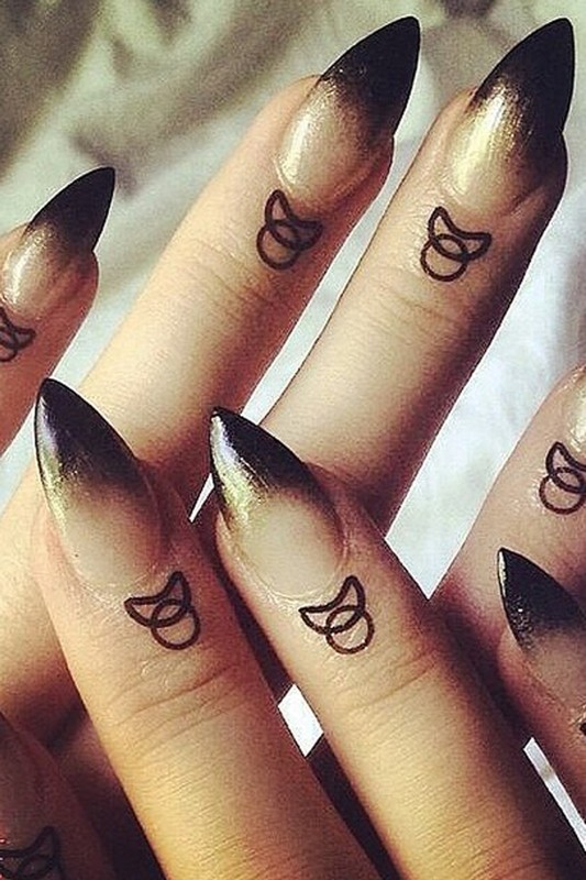 85+ Seriously Spooky Halloween Nail Art Ideas 15 halloween nail ideas 16 85+ Seriously Spooky Halloween Nail Art Ideas - 15