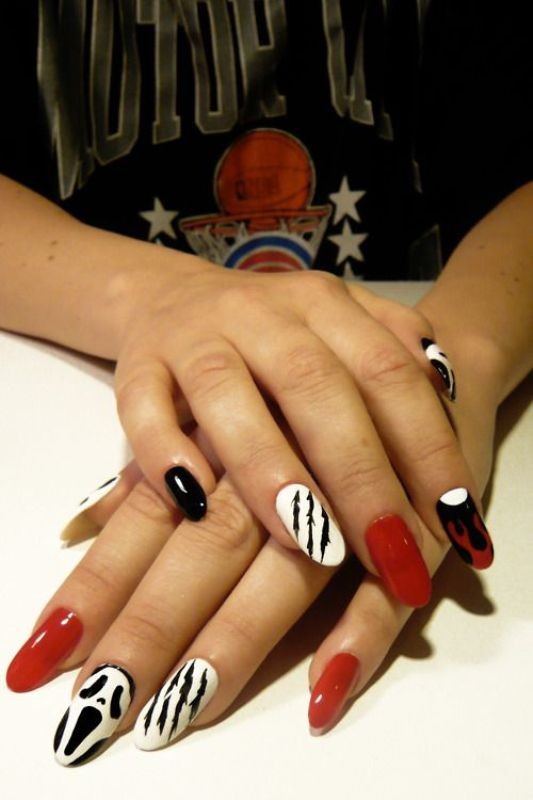 85+ Seriously Spooky Halloween Nail Art Ideas 16 halloween nail ideas 17 85+ Seriously Spooky Halloween Nail Art Ideas - 16