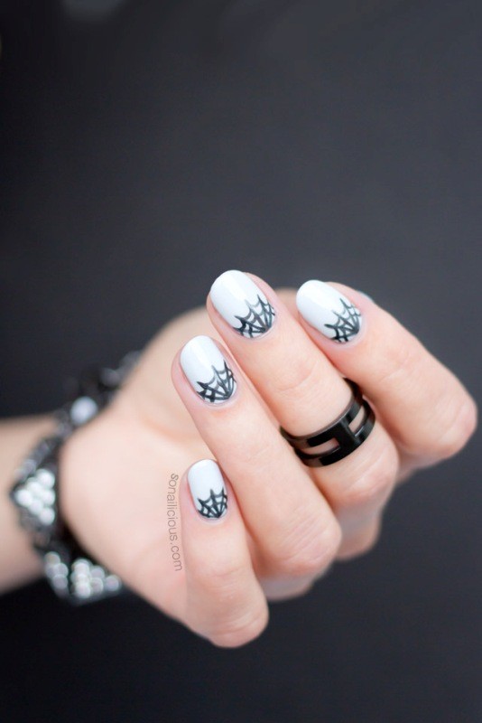 85+ Seriously Spooky Halloween Nail Art Ideas 21 halloween nail ideas 19 85+ Seriously Spooky Halloween Nail Art Ideas - 21