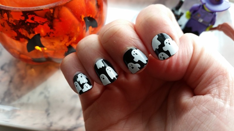 85+ Seriously Spooky Halloween Nail Art Ideas 203 halloween nail ideas 200 85+ Seriously Spooky Halloween Nail Art Ideas - 203