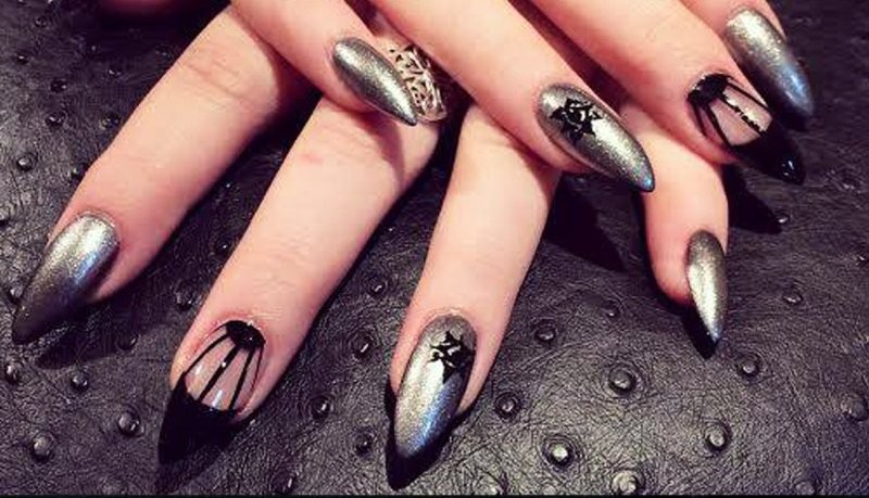 85+ Seriously Spooky Halloween Nail Art Ideas 204 halloween nail ideas 201 85+ Seriously Spooky Halloween Nail Art Ideas - 204