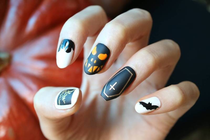 85+ Seriously Spooky Halloween Nail Art Ideas 208 halloween nail ideas 205 85+ Seriously Spooky Halloween Nail Art Ideas - 208