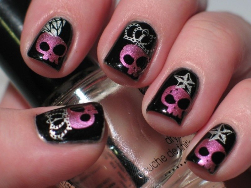 85+ Seriously Spooky Halloween Nail Art Ideas 219 halloween nail ideas 216 85+ Seriously Spooky Halloween Nail Art Ideas - 219