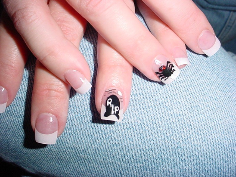 85+ Seriously Spooky Halloween Nail Art Ideas 227 halloween nail ideas 224 85+ Seriously Spooky Halloween Nail Art Ideas - 227