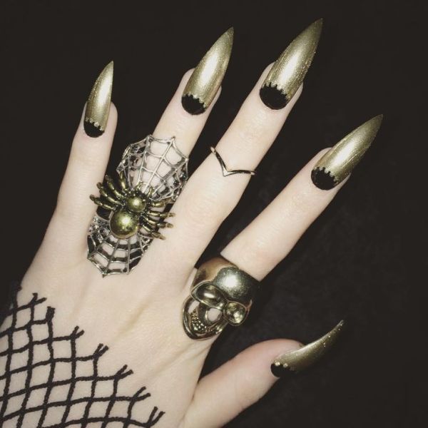 85+ Seriously Spooky Halloween Nail Art Ideas 54 halloween nail ideas 45 85+ Seriously Spooky Halloween Nail Art Ideas - 54