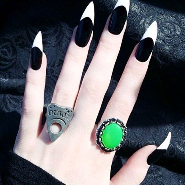 85+ Seriously Spooky Halloween Nail Art Ideas 79 halloween nail ideas 70 85+ Seriously Spooky Halloween Nail Art Ideas - 79