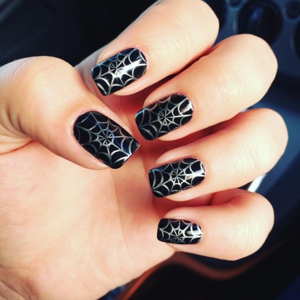 85+ Seriously Spooky Halloween Nail Art Ideas 83 halloween nail ideas 74 85+ Seriously Spooky Halloween Nail Art Ideas - 83