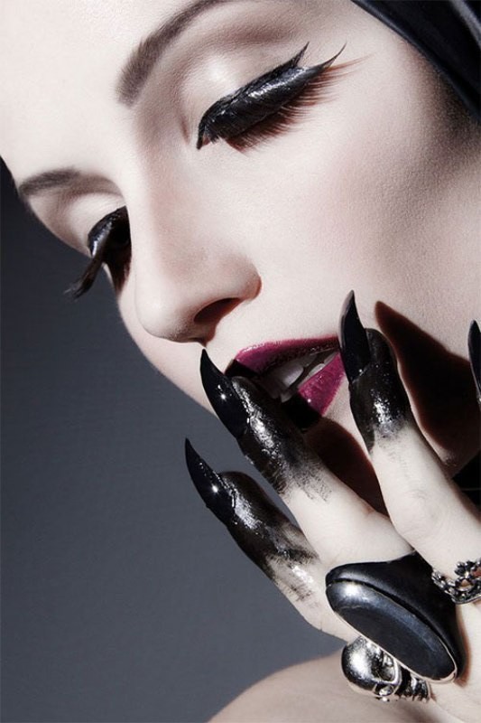 85+ Seriously Spooky Halloween Nail Art Ideas 18 halloween nail ideas 8 85+ Seriously Spooky Halloween Nail Art Ideas - 18
