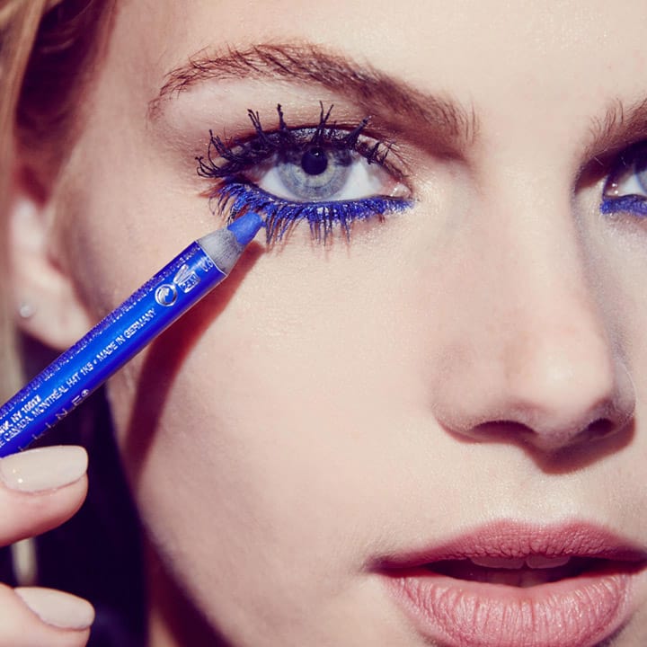 using blue eyeliner and blue mascara Get Whiter Eye Whites with These 7 Exclusive Tips! - 9