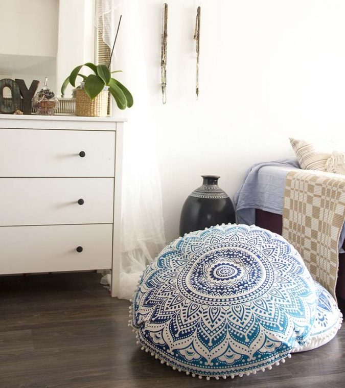 Indian interior design floor cushions Top 5 Indian Interior Design Trends - 23