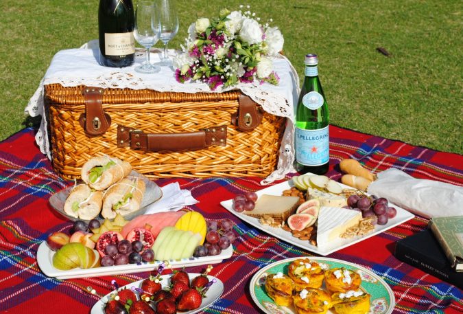 couple picnic food 5 Must-have Moments Every Couple Should Experience - 7