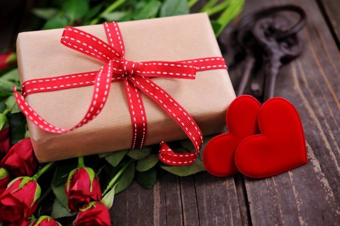 gift wrapping 15 Best Things to Consider Before Presenting a Gift - 3